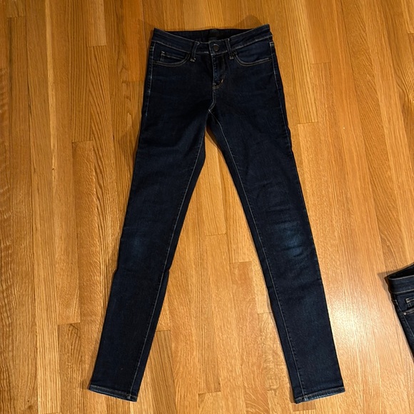 Uniqlo Dark Washed Skinny Tapered Jean - Picture 1 of 5